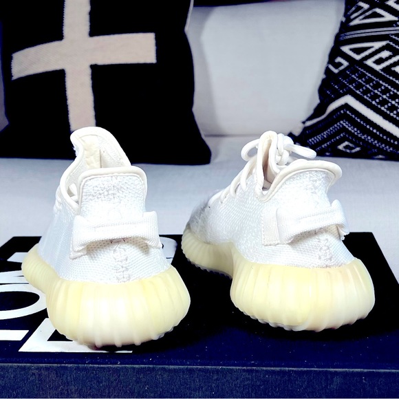 Yeezy Boost 350 V2 ‘Cream White’ Women Size: 7 Men Size: 5.5 Color: White/Cream - Picture 6 of 9